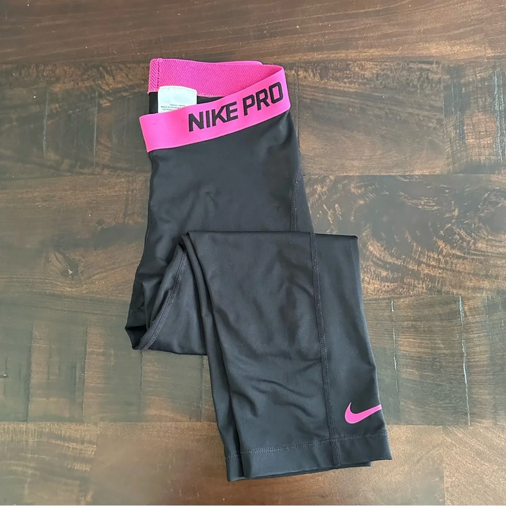 Nike Pro Capris - Picture 1 of 3